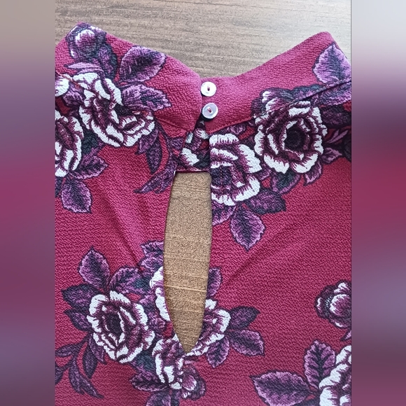 Max & Marcus Wine Red Floral Blouse - Picture 7 of 9
